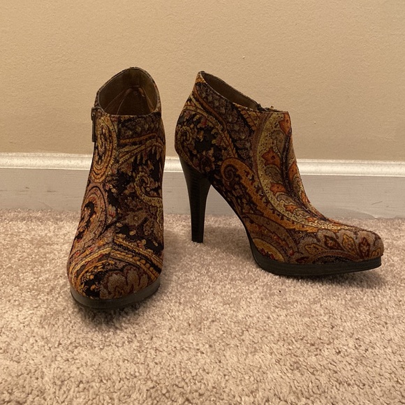 Diba Tan/Brown Heel Booties - Picture 2 of 6